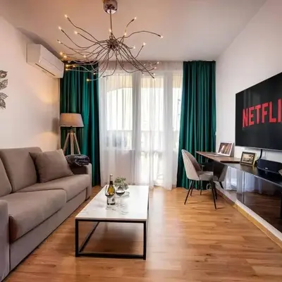 Stylish Sea View Apartment 3 Min to Beach Balcony & Comfort