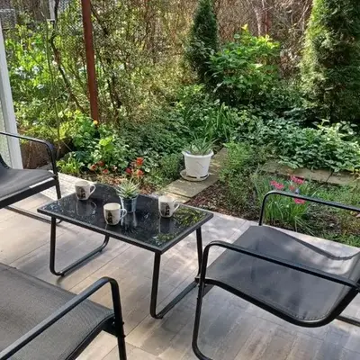City Center Apartment with a Backyard
