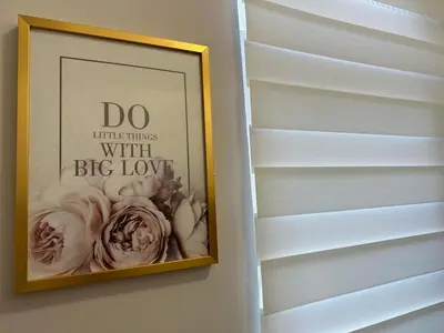 a picture of a framed picture of flowers on a wall at MARINA Apartments in Ravda