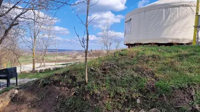 a trailer sitting on top of a dirt hill at Gala park fpv in Avren