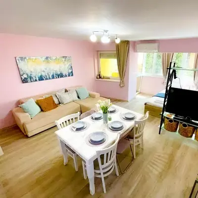 Top Location !!FREE parking!! 