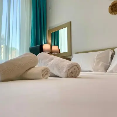 Budget First Sea Line Apt. FLORA
