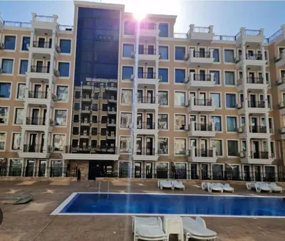 a large building with a swimming pool in front of it at Premium Ferienwohnung SWETI WLAS Polarstar Beach Luxury Apartment 150 m zum Strand Pool 3 Balkone Meeresblick Google TV bis zu 6 Personen in Sveti Vlas