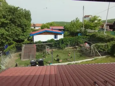 a view from the roof of a house with a garden at Горе на вилата in Shkorpilovtsi