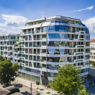 HOT Main Square Newly Built Modern Apartment