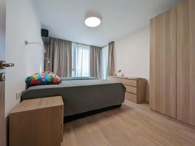a bedroom with a bed and a desk in a room at Foros Apartment in Kraymorie