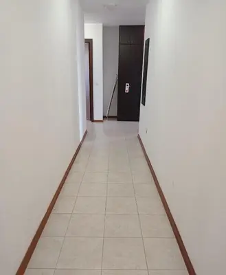 an empty hallway with a door and a tile floor at Апартамент Къмпинг Градина in Chernomorets