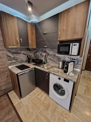 a kitchen with a washing machine and a microwave at Mit Prot Panorama Bay 2 luks Studio 40 in Sveti Vlas