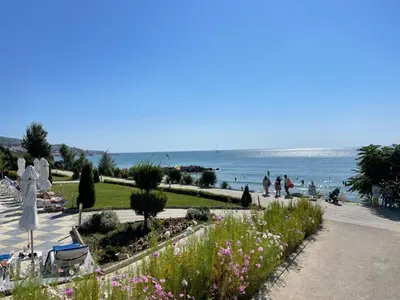 a view of a beach with people and the ocean at Apartament w Bułgarii in Sveti Vlas