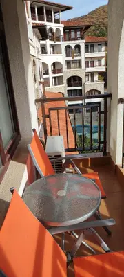 a table and chairs on a balcony with a view of a building at Studio w kompleksie Ethara-3 in Sveti Vlas