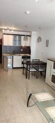 a kitchen and dining room with tables and chairs at Studio w kompleksie Ethara-3 in Sveti Vlas