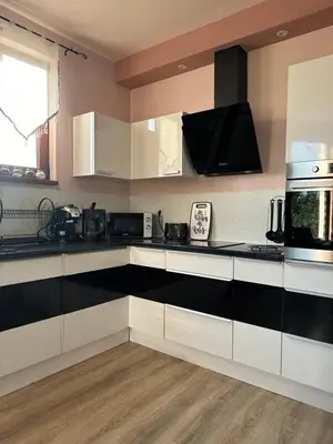 a kitchen with white and black counter tops at Rose Villa in Trŭstikovo
