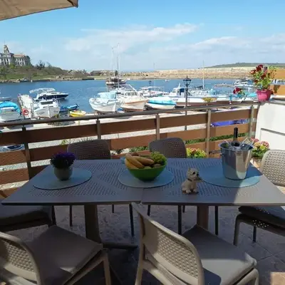 Cozi 2BD Apartment with Sea View in the Old Town of Sozopol