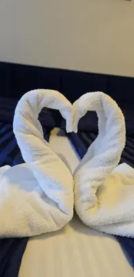 a pair of towels in the shape of a heart at Апартамент на център Приморско in Primorsko