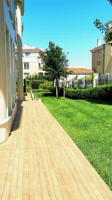 a walkway in a yard next to a house at Студио Черноморски залив Атия Резорт in Chernomorets