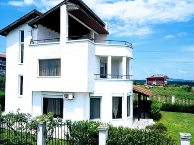 a white house with a fence in front of it at Вила Алба in Lozenets