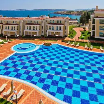 Flores Garden Pool & Sea View Studio