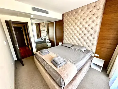 a bedroom with a large bed with a large headboard at Platinum apartment in Bŭnzareto