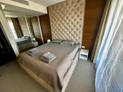 a bedroom with a large bed with two towels on it at Platinum apartment in Bŭnzareto
