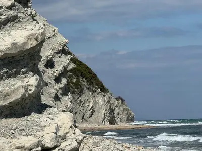 a rocky beach with the ocean in the background at Нощувки Град Бяла Terrazza sul mare in Byala
