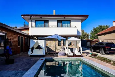 a house with a swimming pool in front of a house at Конакъ Войнов in Yasna Polyana