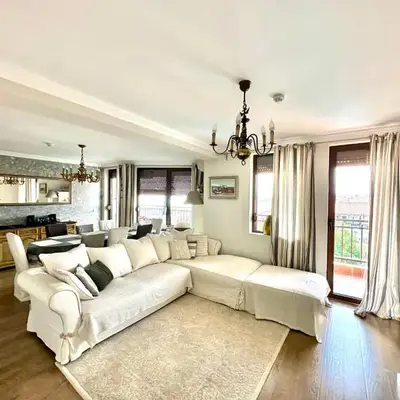 Luxury 3-BR apartment & sky terrace