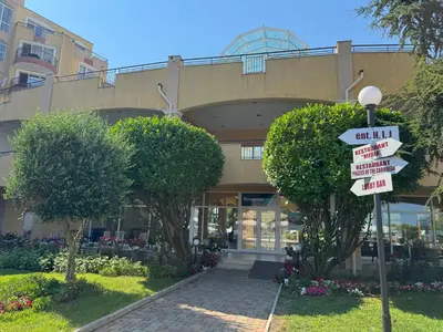 a street sign in front of a building at Black Sea Residence Aheloy in Aheloy
