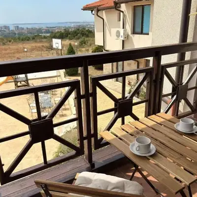 Sweet home see view pool escape