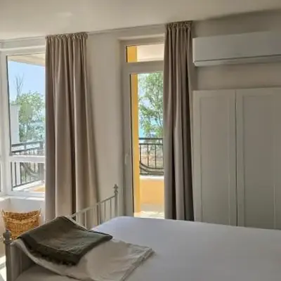 Cozy sea view studios