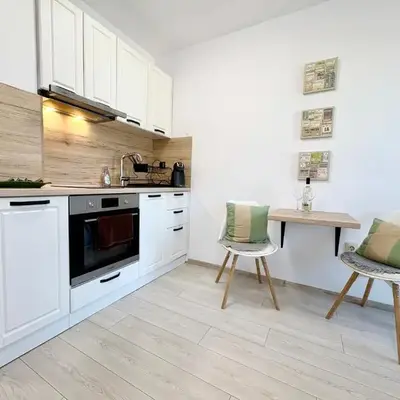Sweet tiny house-central studio