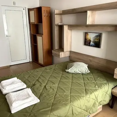 Central 1BR Apartment Near Cathedral