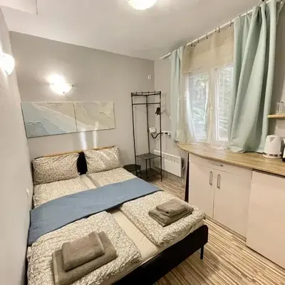 'The Conch' Room with Private Entrance and Bathroom