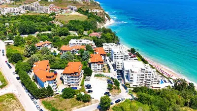 an aerial view of a resort next to the ocean at Апартаменти Бяла Клиф - Byala Cliff Apartments in Byala