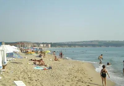 a group of people on a beach with the ocean at Апартамент Park & Sea Retreat in Obzor