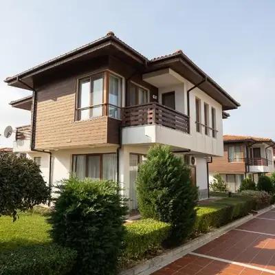 Villas in Complex Trakiyskiy Bryag