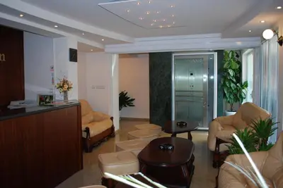 a lobby with a waiting room with chairs and tables at Italia Hotel in Nesebar