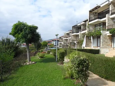 a yard in front of an apartment building at Dolce Vita Apartment in Sveti Vlas