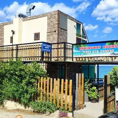 Hemingway rooms in Happy Beach