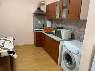 a kitchen with a washing machine and a microwave at Частен апартамент Лагуна - Private Two-Bedroom Apartment Laguna in Primorsko