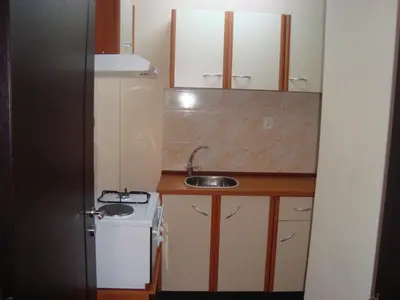 a small kitchen with a sink and a stove at Familia Fantastiko in Kiten