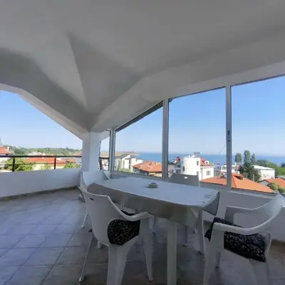 Yanevi Apartments