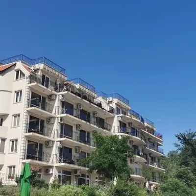 Вила Лазурен бряг