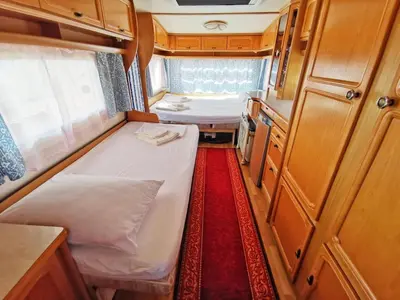 a small room with two beds and a kitchen at бунгала и kаравани Дрийм къмпинг Гардения in Kiten
