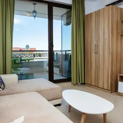 Green Life One-Bedroom Apartment with Sea View by Flаt Manаger