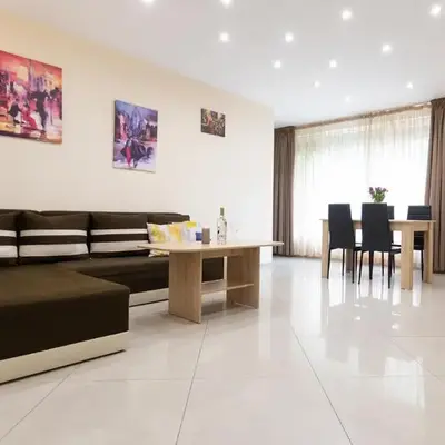 BeCentral! by RV Apartments