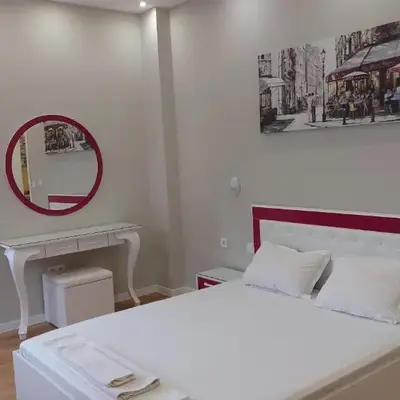Апартамент Pink & Blue - 2BDR with Balcony - Wi-Fi