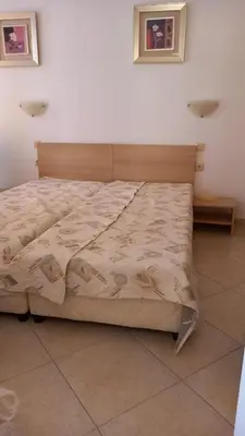 a large bed in a room with at Апартамент в Комплексе Сансет Кошарица,Солнечный берег in Kosharitsa