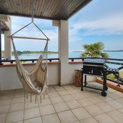 Spacious 3BD flat with PARKING and SEA VIEW by Flat Mаnаger
