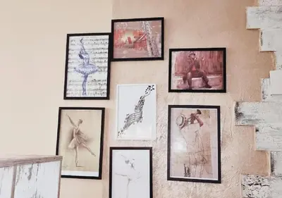 a wall with pictures of birds on it at Уютен апартамент близо до морето IGROEG in Burgas City