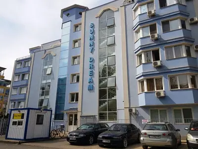 a large building with cars parked in front of it at Sunny Dream Apartments Sunny Beach Bulgarien Sonnenstrand in Sunny Beach